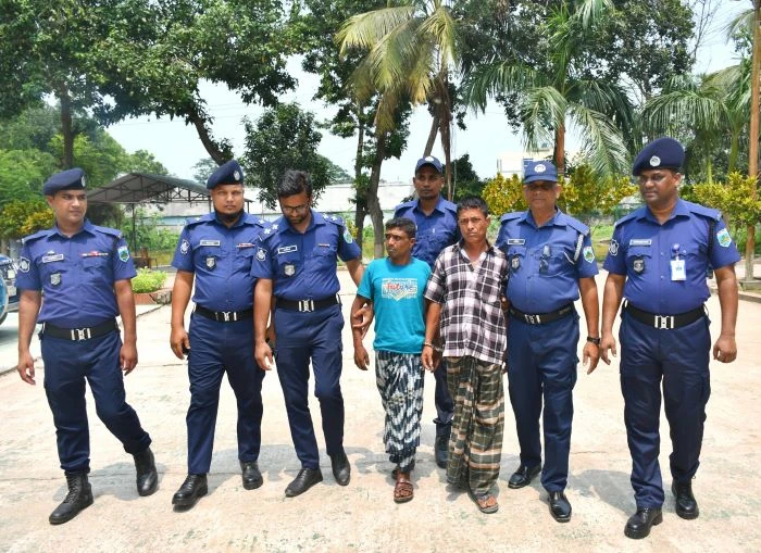 নওগাঁয় পুলিশ সুপারের ঐকান্তিক প্রচেস্টায় ৪০ লাখ টাকার গাঁজা উদ্ধার, শীর্ষ দুই মাদক সম্রাট গ্রেফতার